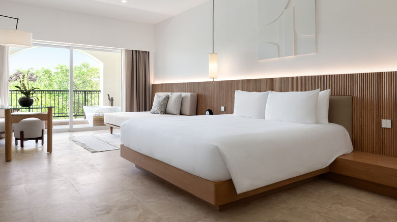 <b>Kimpton Tres Rios Room</b>. Images powered by <a href="https://www.leonardoworldwide.com/" title="Leonardo Worldwide" target="_blank">Leonardo</a>.