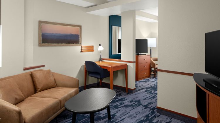 Fairfield Inn & Suites Bedford Suite