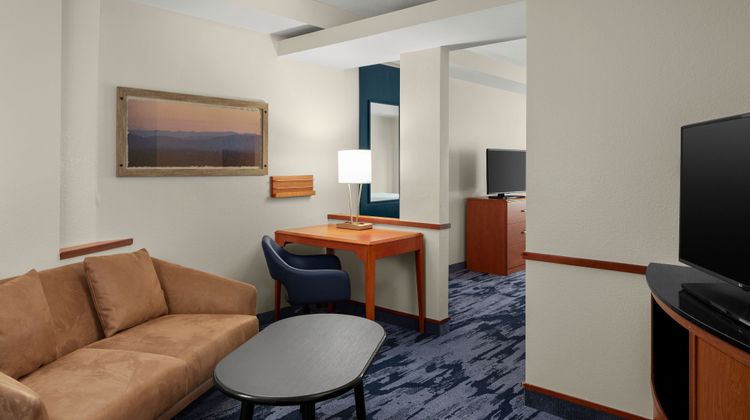 Fairfield Inn & Suites Bedford Room