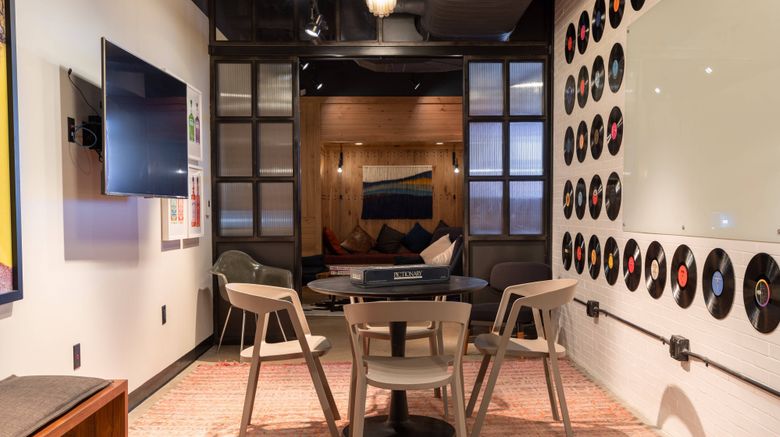 <b>Moxy Nashville Downtown Room</b>. Images powered by <a href="https://www.leonardoworldwide.com/" title="Leonardo Worldwide" target="_blank">Leonardo</a>.