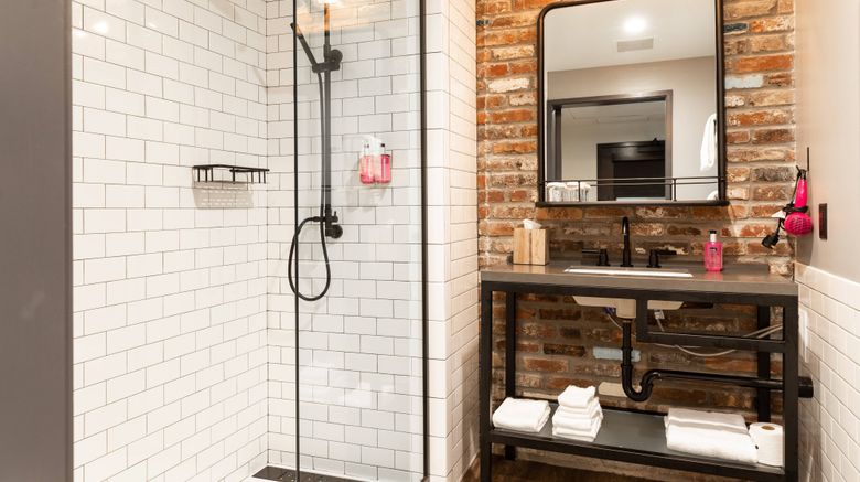 <b>Moxy Nashville Downtown Room</b>. Images powered by <a href="https://www.leonardoworldwide.com/" title="Leonardo Worldwide" target="_blank">Leonardo</a>.
