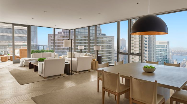 <b>The Times Square EDITION Suite</b>. Images powered by <a href="https://www.leonardoworldwide.com/" title="Leonardo Worldwide" target="_blank">Leonardo</a>.