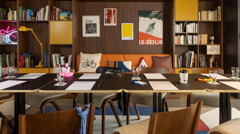 <b>Moxy Paris Clamart Meeting</b>. Images powered by <a href="https://www.leonardoworldwide.com/" title="Leonardo Worldwide" target="_blank">Leonardo</a>.