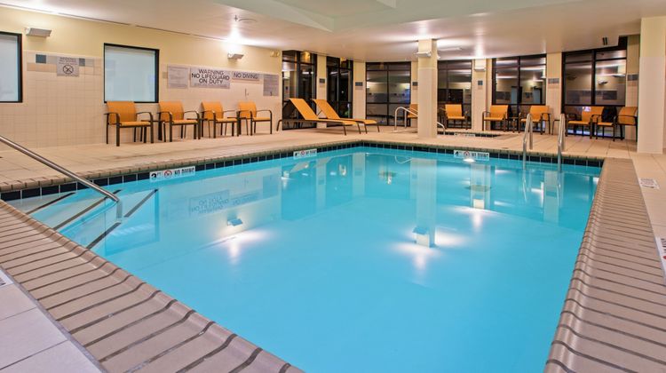 Courtyard Louisville Northeast Pool
