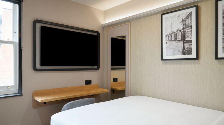 Four Points Express by Sheraton London Room