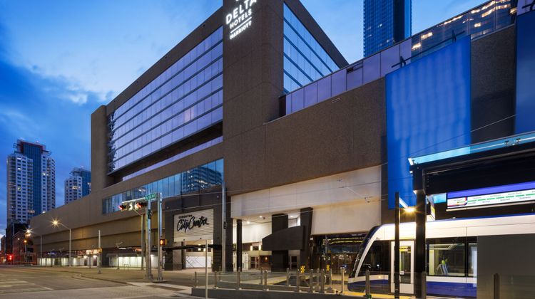 Delta Hotels Edmonton Centre Suites Exterior