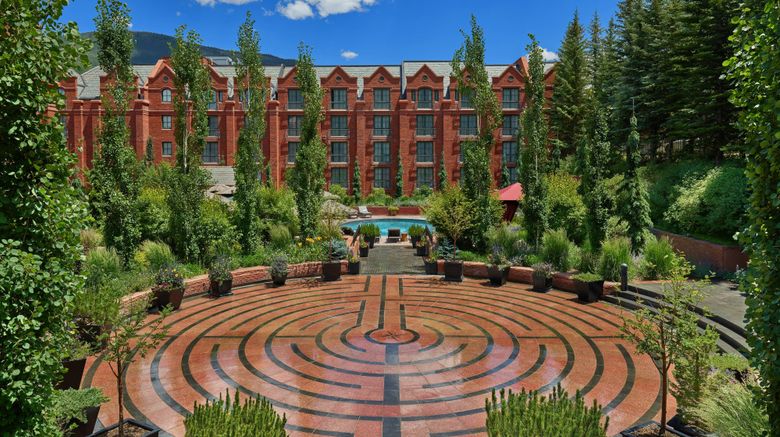 <b>The St. Regis Aspen Resort Pool</b>. Images powered by <a href="https://www.leonardoworldwide.com/" title="Leonardo Worldwide" target="_blank">Leonardo</a>.