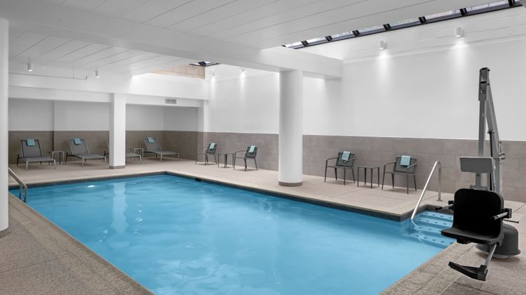 Courtyard Pittsburgh University Center Pool