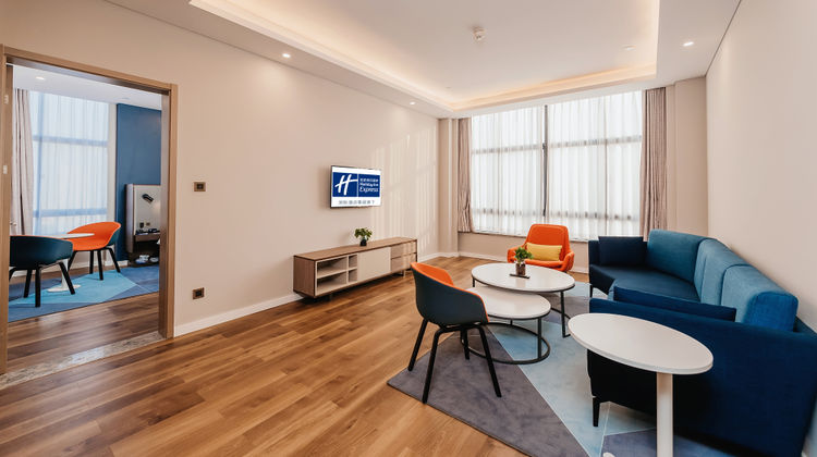 Holiday Inn Express CMC Room