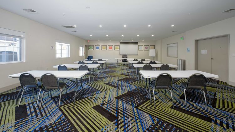 Holiday Inn Express Hotel & Suites Meeting