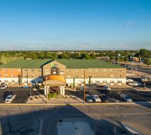 Holiday Inn Express Hotel & Suites Exterior