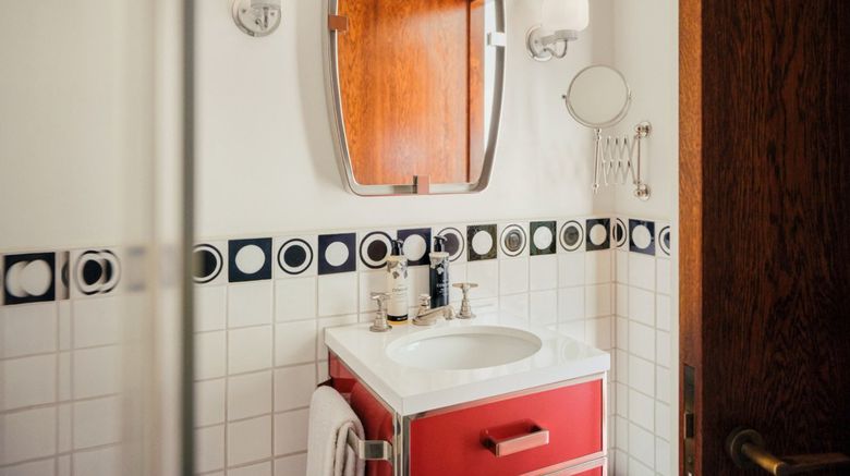 <b>White City House Room</b>. Images powered by <a href="https://www.leonardoworldwide.com/" title="Leonardo Worldwide" target="_blank">Leonardo</a>.