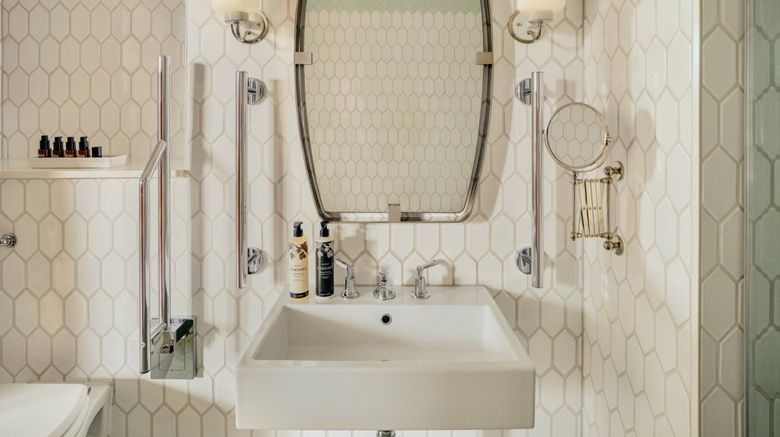 <b>White City House Room</b>. Images powered by <a href="https://www.leonardoworldwide.com/" title="Leonardo Worldwide" target="_blank">Leonardo</a>.