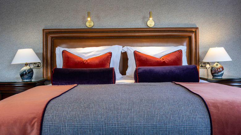 <b>Knipoch Hotel Suite</b>. Images powered by <a href="https://www.leonardoworldwide.com/" title="Leonardo Worldwide" target="_blank">Leonardo</a>.