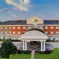 Holiday Inn Express & Suites Clute - Lak