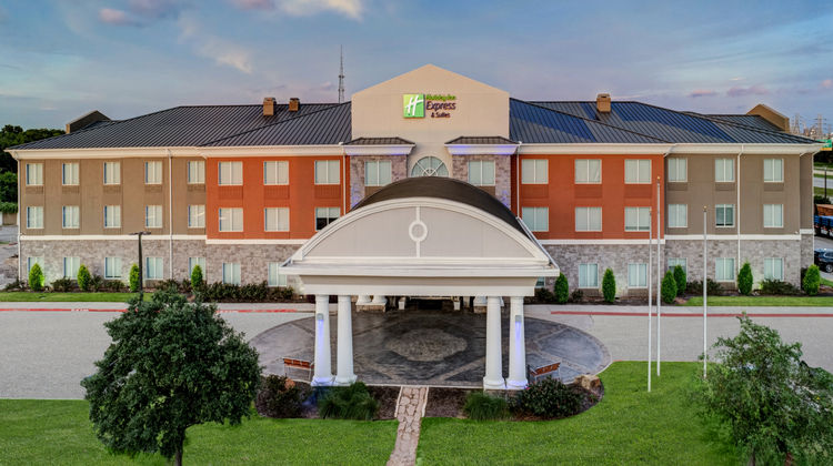 Holiday Inn Express & Suites Clute - Lak Exterior