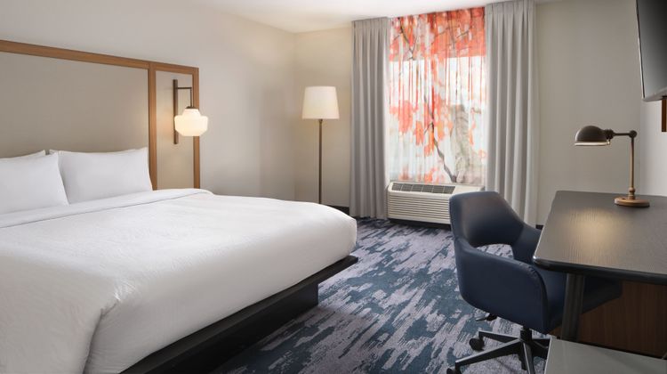 Fairfield Inn & Suites Columbia NE Room