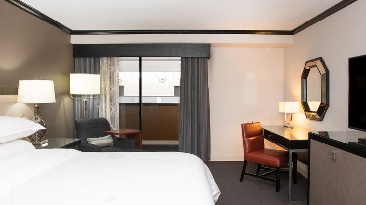 Sheraton Minneapolis West Hotel Suite