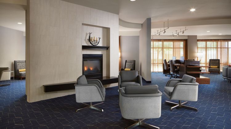 Courtyard Winchester Lobby