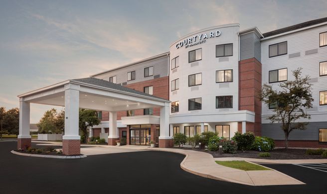 Courtyard by Marriott Portland Airport Exterior