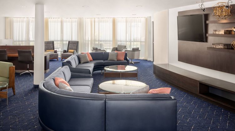 Courtyard by Marriott Portland Airport Lobby