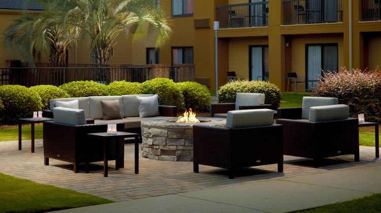 Courtyard by Marriott Macon Exterior