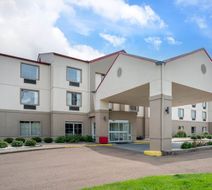 Red Roof PLUS+ & Suites Vicksburg Exterior