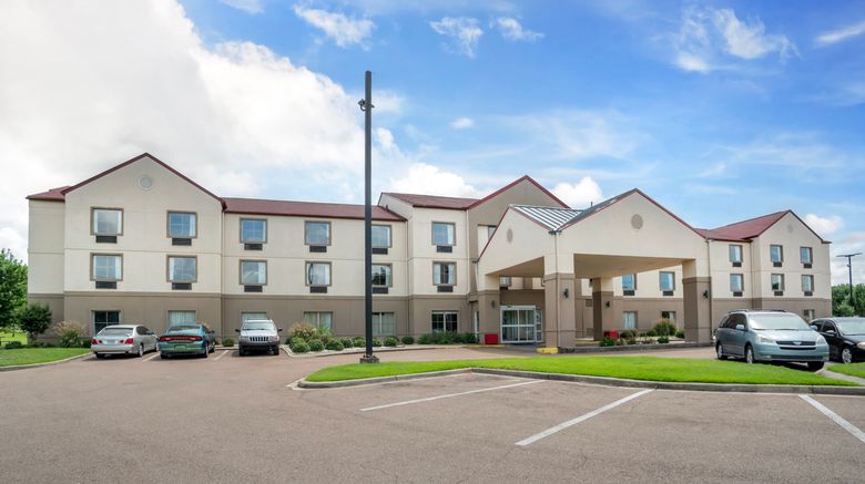 Red Roof PLUS+  and  Suites Vicksburg Exterior. Images powered by <a href="https://www.leonardoworldwide.com" target="_blank" rel="noopener">Leonardo</a>.
