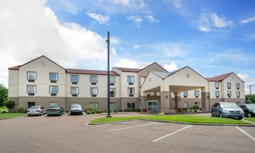 Red Roof PLUS+ & Suites Vicksburg