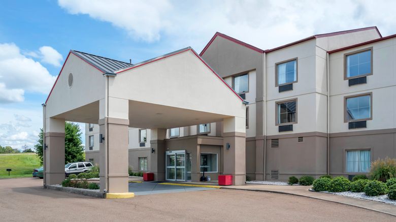<b>Red Roof PLUS+ & Suites Vicksburg Exterior</b>. Images powered by <a href="https://www.leonardoworldwide.com/" title="Leonardo Worldwide" target="_blank">Leonardo</a>.