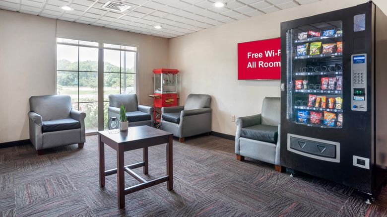 <b>Red Roof PLUS+ & Suites Vicksburg Lobby</b>. Images powered by <a href="https://www.leonardoworldwide.com/" title="Leonardo Worldwide" target="_blank">Leonardo</a>.