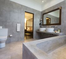 Colombo Court Hotel & Spa Room