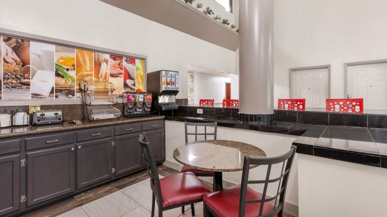 <b>Red Roof Inn & Suites Clinton Restaurant</b>. Images powered by <a href="https://www.leonardoworldwide.com/" title="Leonardo Worldwide" target="_blank">Leonardo</a>.