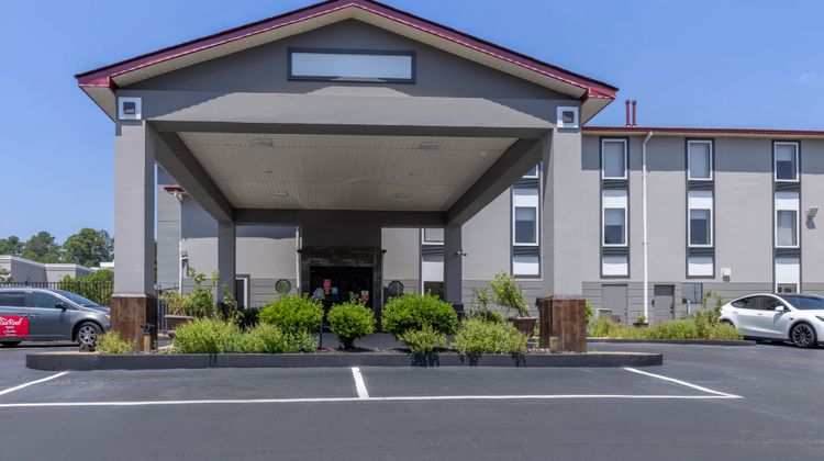 Red Roof Inn & Suites Clinton Exterior