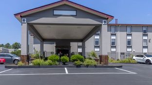 Red Roof Inn & Suites Clinton