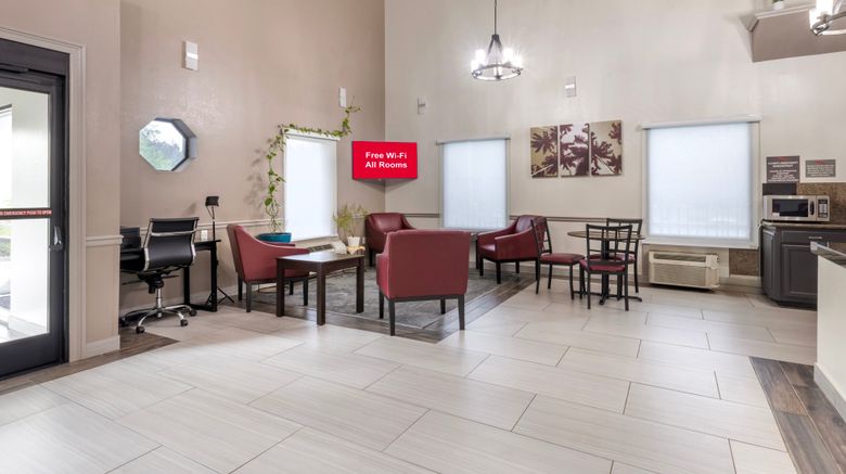 <b>Red Roof Inn & Suites Clinton Lobby</b>. Images powered by <a href="https://www.leonardoworldwide.com/" title="Leonardo Worldwide" target="_blank">Leonardo</a>.