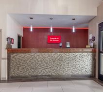Red Roof Inn & Suites Clinton Lobby