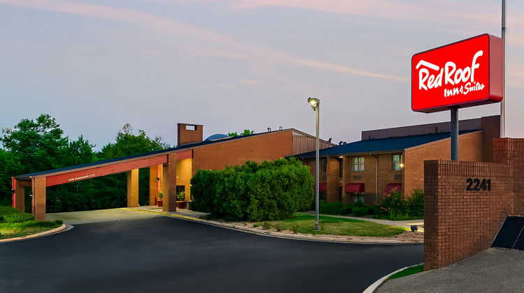 Red Roof Inn & Suites Lexington-Hamburg Exterior