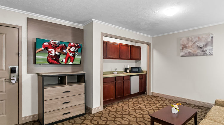Red Roof Inn & Suites Lexington-Hamburg Room