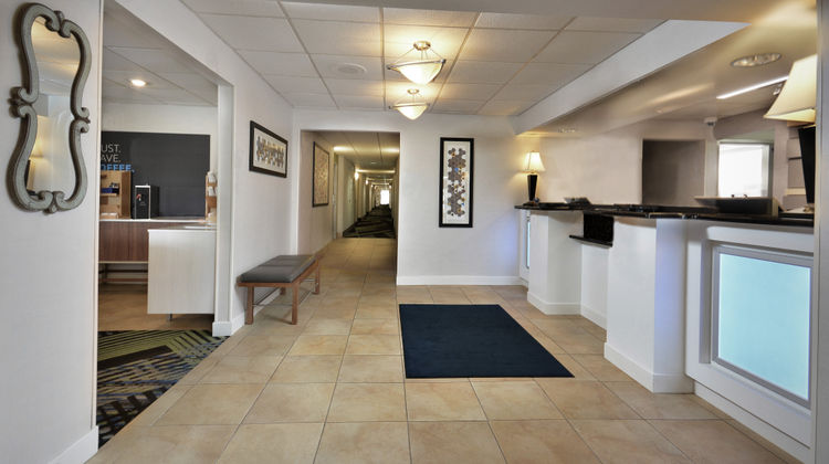 Holiday Inn Express Lynchburg Exterior