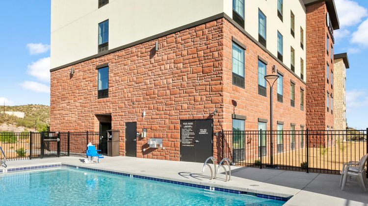 Cobblestone Hotel & Suites Pool