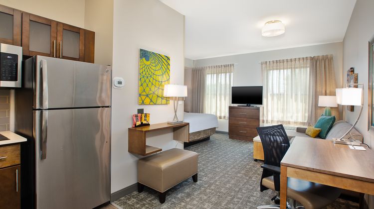 Staybridge Suites Auburn Hills Room
