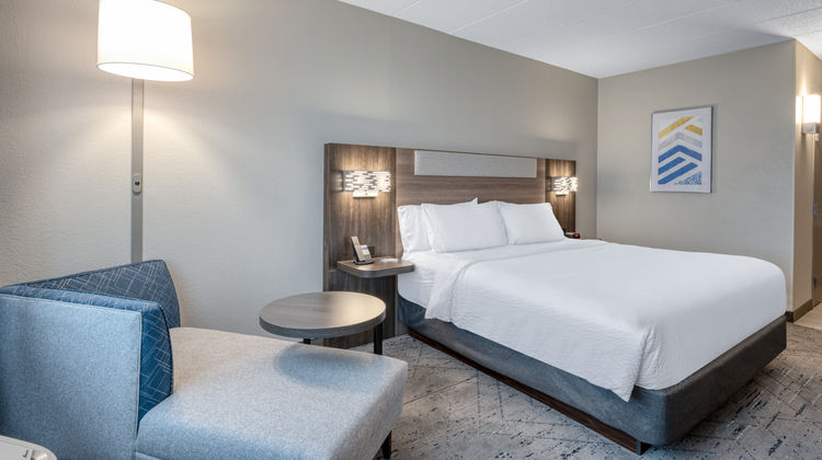 Holiday Inn Express Hotel & Suites Room