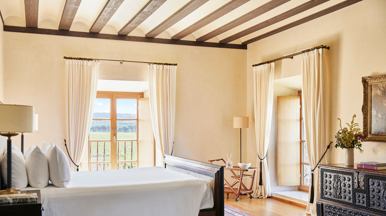 <b>Abadia Retuerta Le Domaine Room</b>. Images powered by <a href="https://www.leonardoworldwide.com/" title="Leonardo Worldwide" target="_blank">Leonardo</a>.