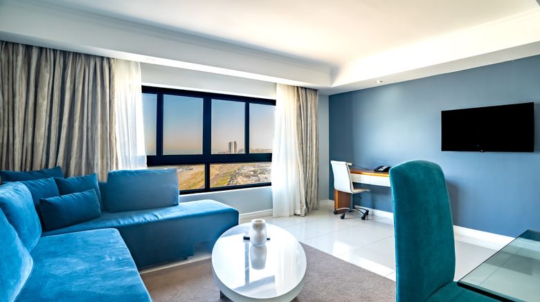 <b>Blaauwberg Beach Hotel Suite</b>. Images powered by <a href="https://www.leonardoworldwide.com/" title="Leonardo Worldwide" target="_blank">Leonardo</a>.