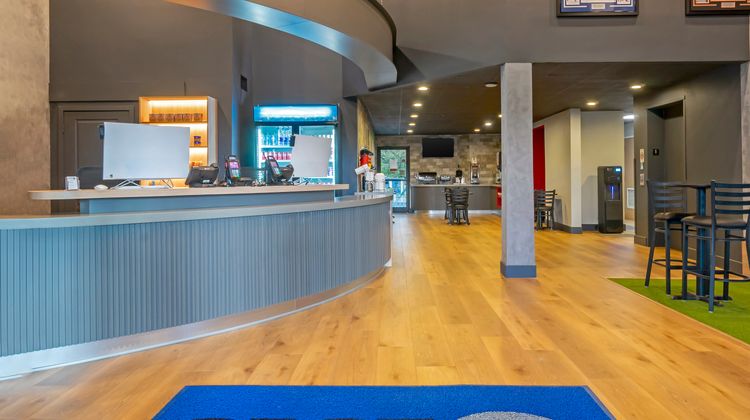 Spot X Hotel Tampa - Wesley Chapel Lobby