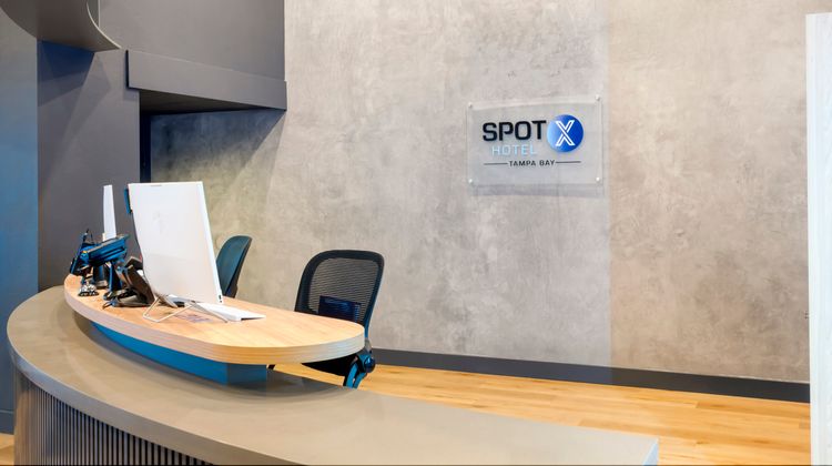 Spot X Hotel Tampa - Wesley Chapel Lobby