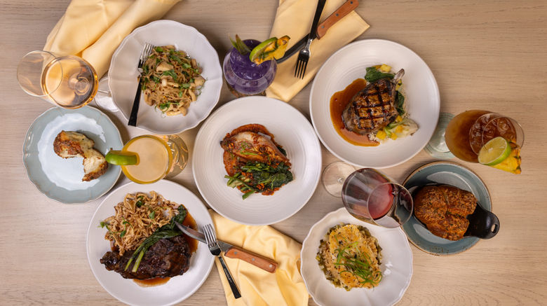 <b>Royal Lahaina Resort & Bungalows Restaurant</b>. Images powered by <a href="https://www.leonardoworldwide.com/" title="Leonardo Worldwide" target="_blank">Leonardo</a>.