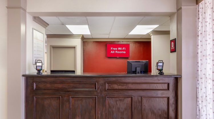 Red Roof Inn Dunn Lobby