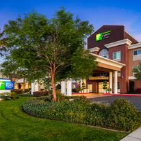 Holiday Inn Express Hotel & Suites